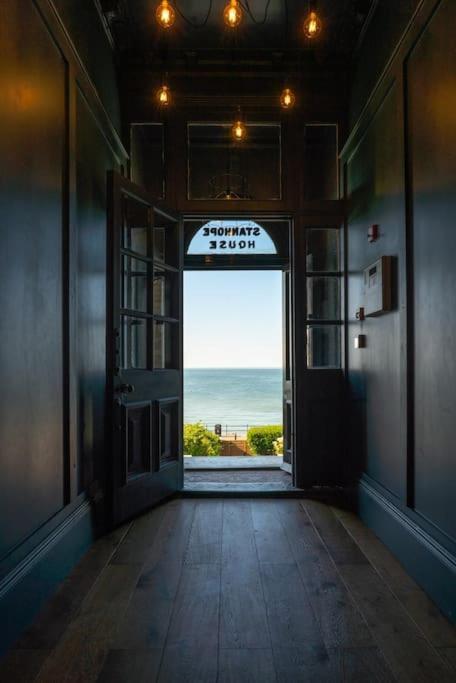 Stylish Beachfront Apartment, Sweeping Ocean Views And Luxury Touches Herne Bay Exterior foto