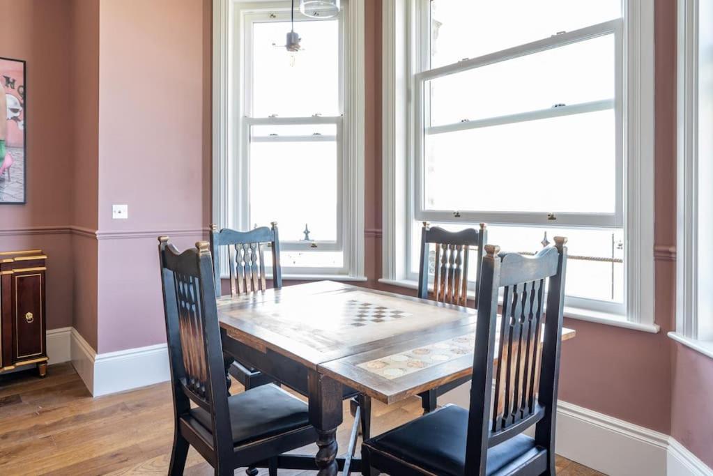 Stylish Beachfront Apartment, Sweeping Ocean Views And Luxury Touches Herne Bay Exterior foto