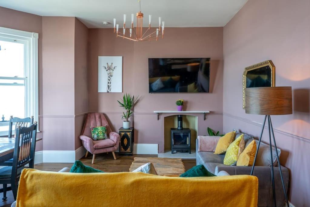 Stylish Beachfront Apartment, Sweeping Ocean Views And Luxury Touches Herne Bay Exterior foto