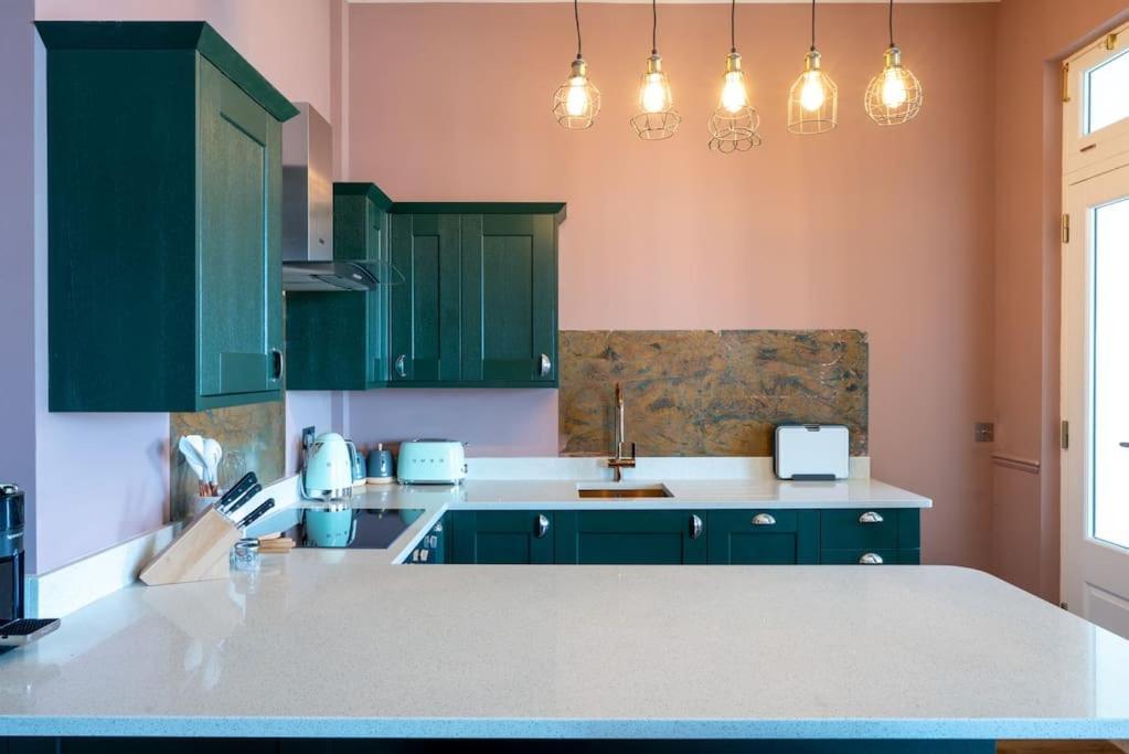 Stylish Beachfront Apartment, Sweeping Ocean Views And Luxury Touches Herne Bay Exterior foto